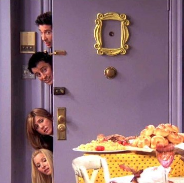 قاب طلایی دور چشمی در سریال فرندز (Friends) | مدیا زبان