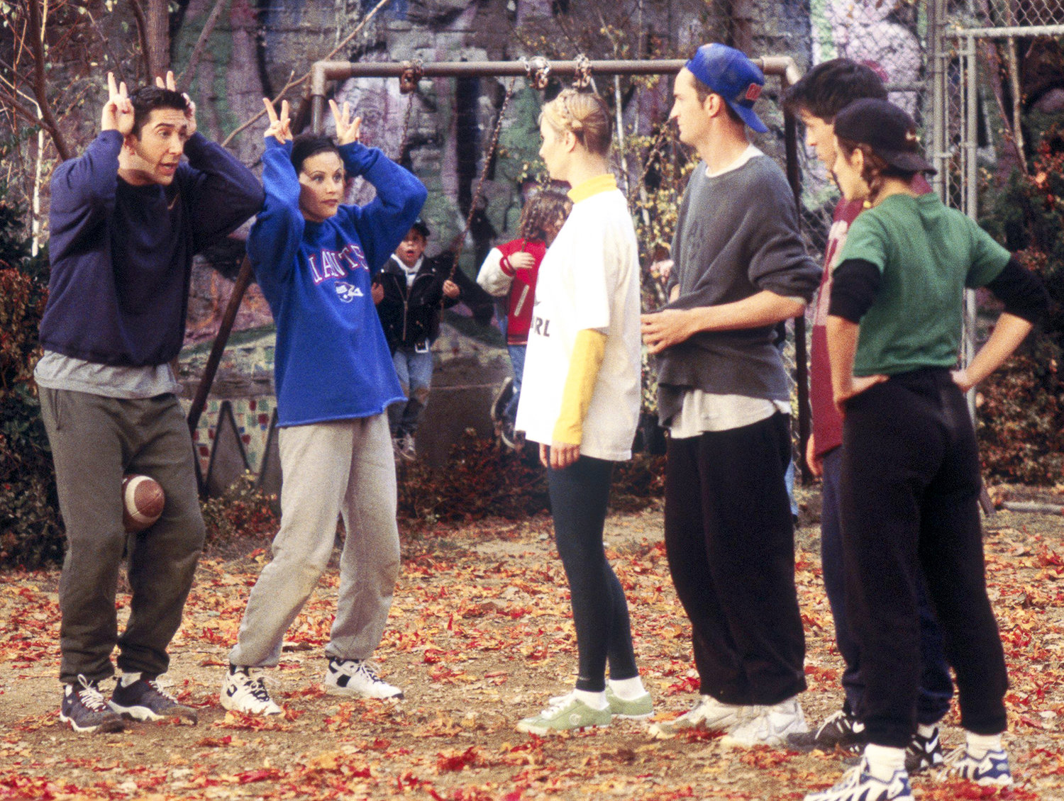 جویی عاشق خوش گذرانی است سریال فرندز (Friends) | مدیا زبان